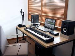 MIDI 键盘知多少：轻巧便携之选 Roland A-49，49 键才 2.5 KG